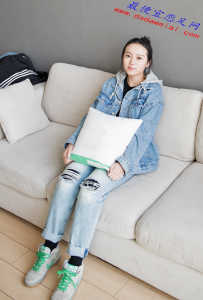 ��141�ڣ�ҶȻ-����װ�µľ���������˿�� 142P������Ƶ