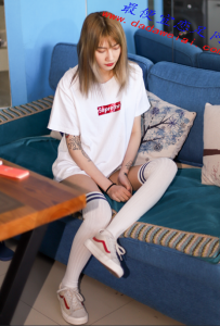 ��002�ڣ�18���˿��Ů����˿��׳�Ͳ�����ײ 177P