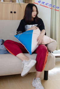 ��086�ڣ�С����С���ӣ���ɫ�����Ь�� 135P������Ƶ